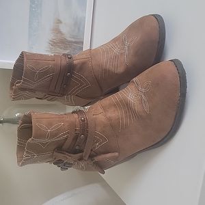 Cute Booties Suede 6M